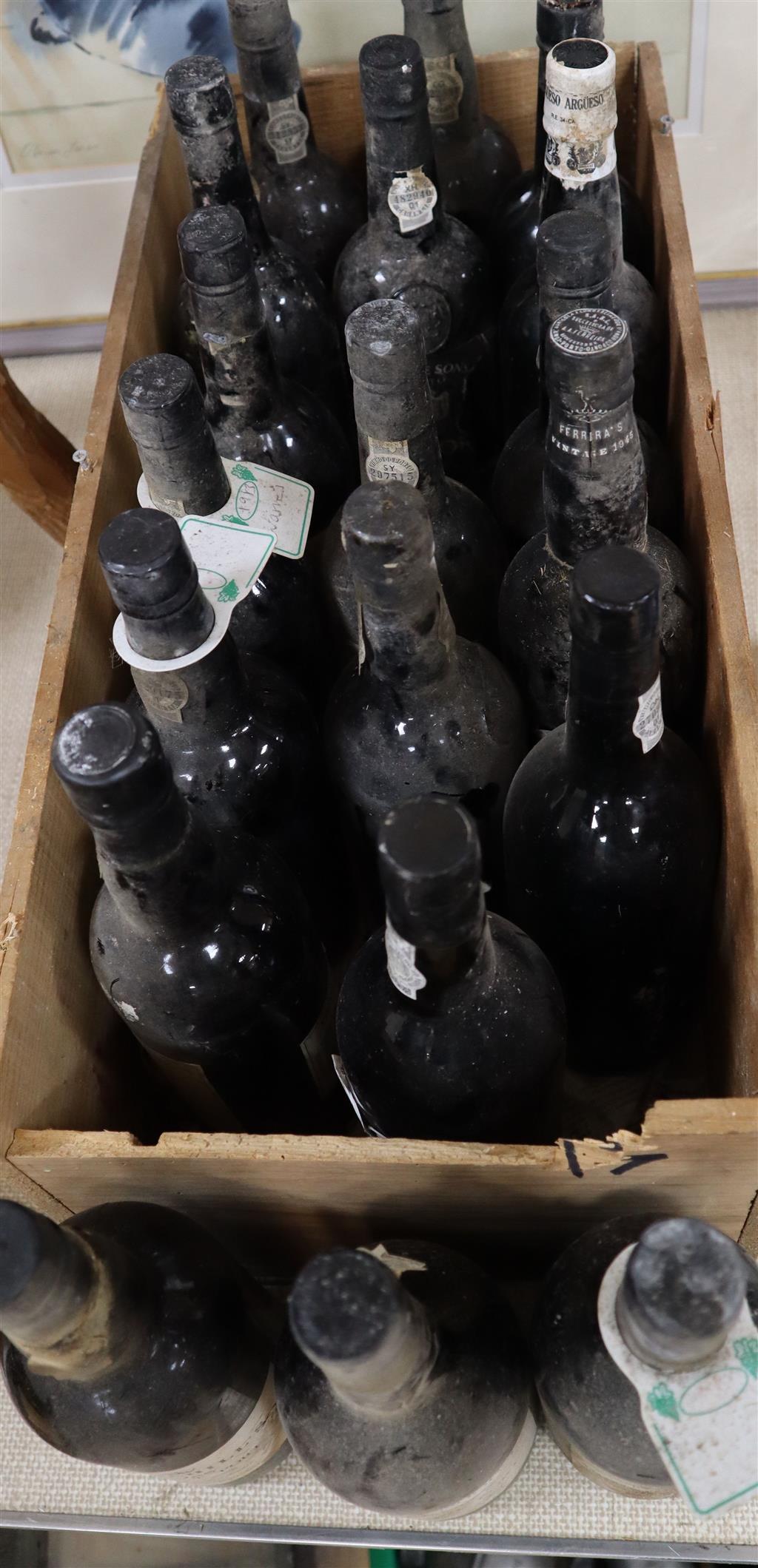 Ten bottles of 1983 / 1985 vintage Port to include Warres and Dows and nine others (majority unlabelled)